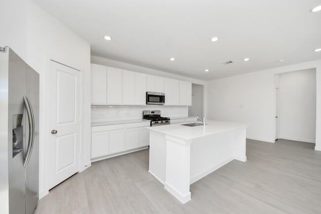 Building Photo - 16310 Texas Flatland Way