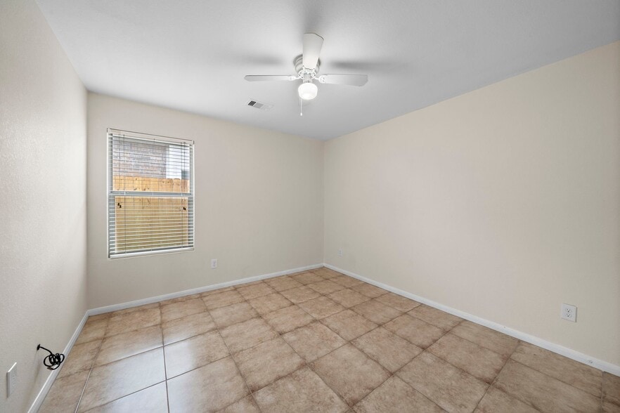 Building Photo - 114 Mustang Stampede Dr