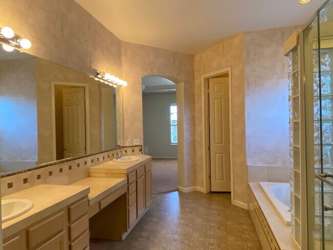 Building Photo - 9780 Shadowstone Ct