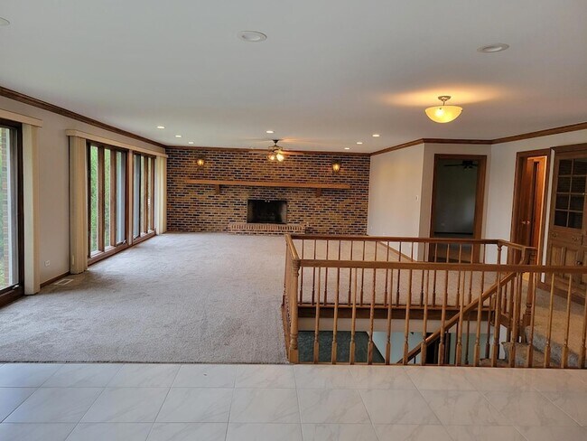 Building Photo - 3483 S Shore Dr