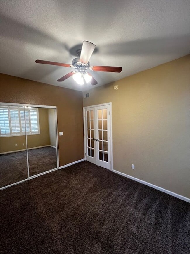 Building Photo - 3 Bedroom Condo - Gated - Summerlin - Detached Garage- New Carpet