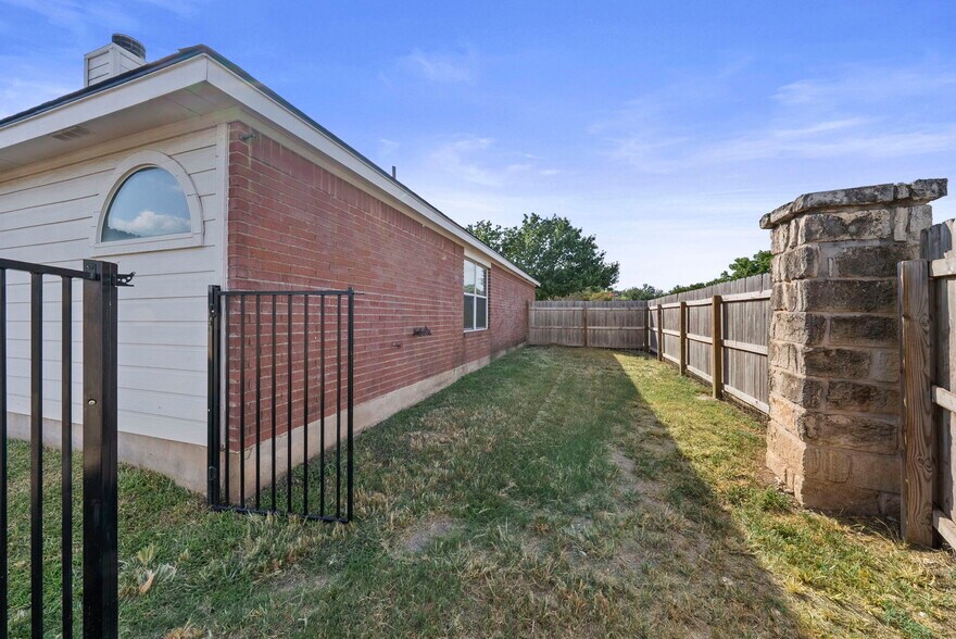 Building Photo - 276 Jerry Lees Trl