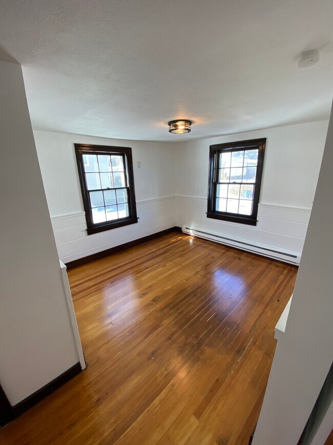 Building Photo - 54 Bridge St