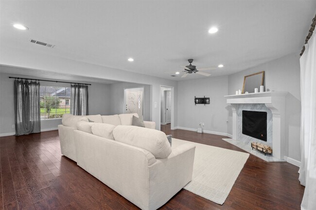 Building Photo - 602 Aldersgate Ct