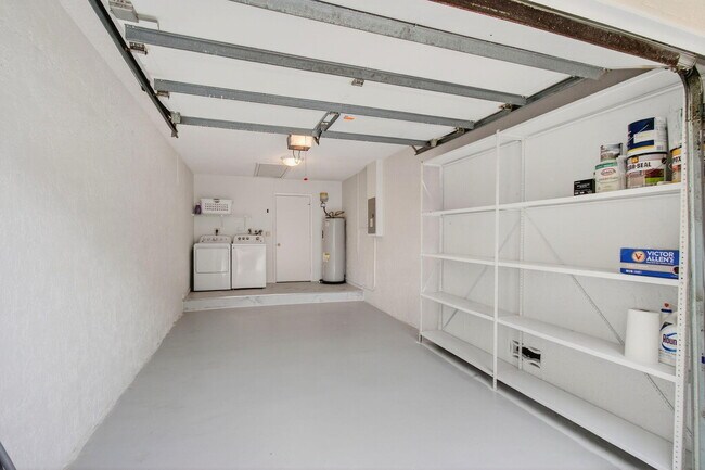 Building Photo - 6105 Via Laguna Ln