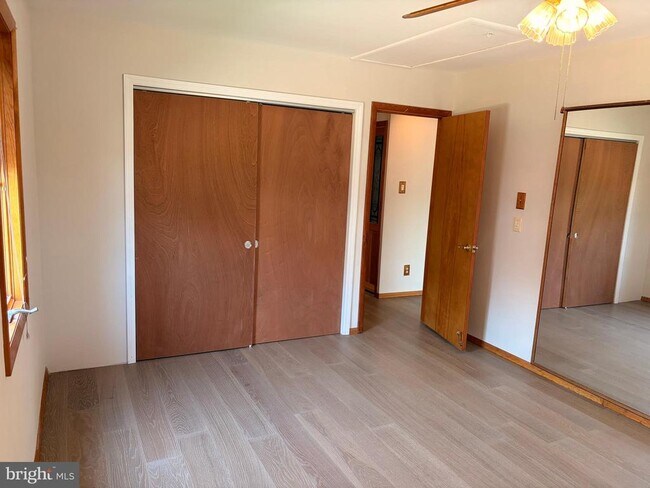 Building Photo - 31 Fairmount Dr
