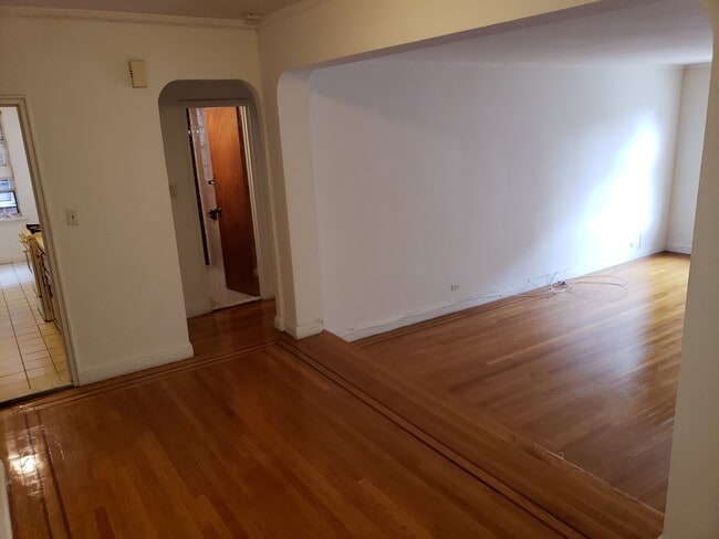 Building Photo - 69-11 Yellowstone Blvd