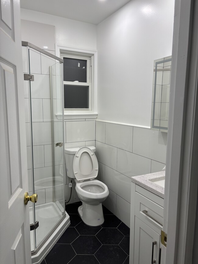 master bedroom bathroom - 3620 Clarendon Rd