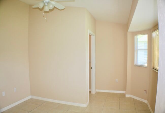 Building Photo - 8136 Egret Rd
