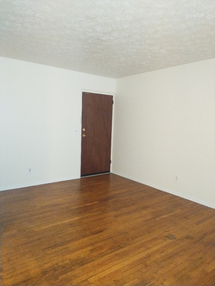 Building Photo - 2044 Mills Ave