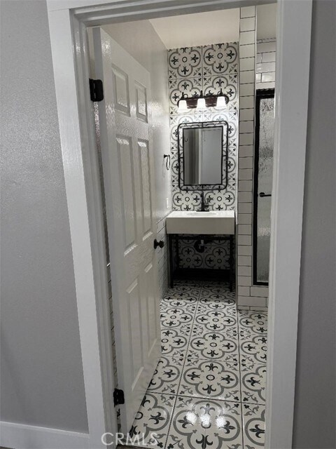 Building Photo - 1135 S Meeker Ave