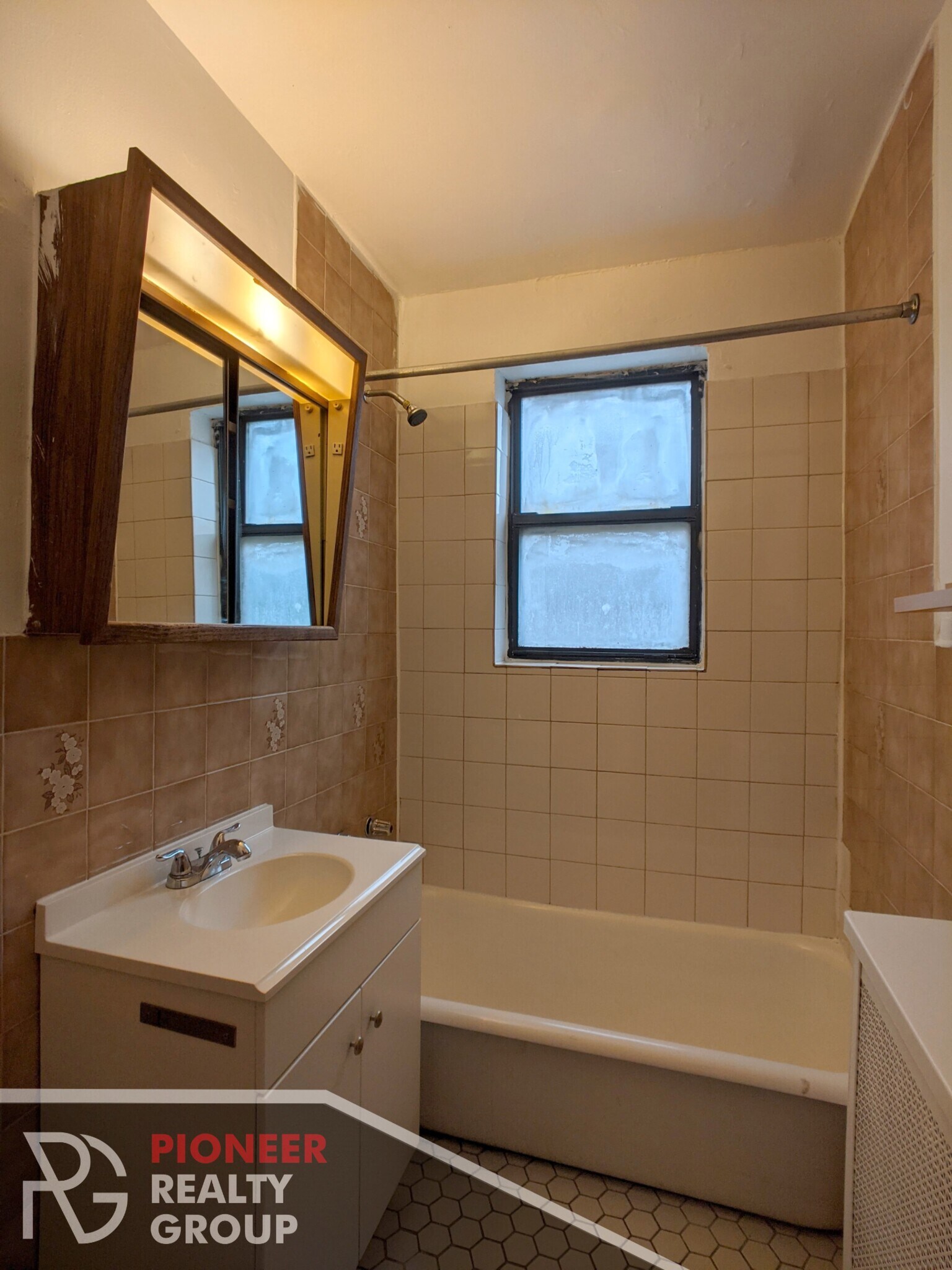 Building Photo - 739 W Belmont Ave