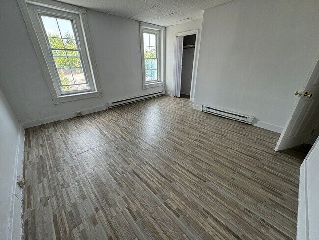 Building Photo - 826 N Ninth St