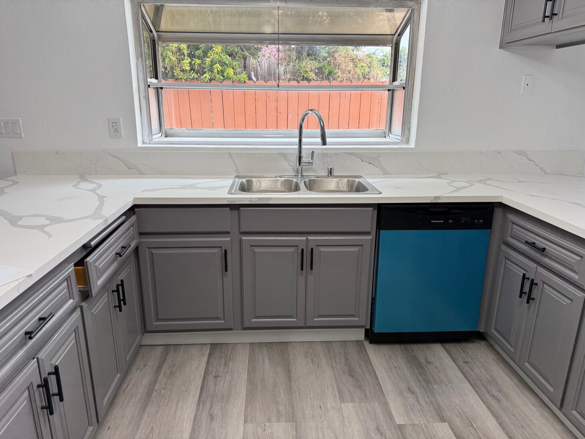 Building Photo - 2435 W Broadway