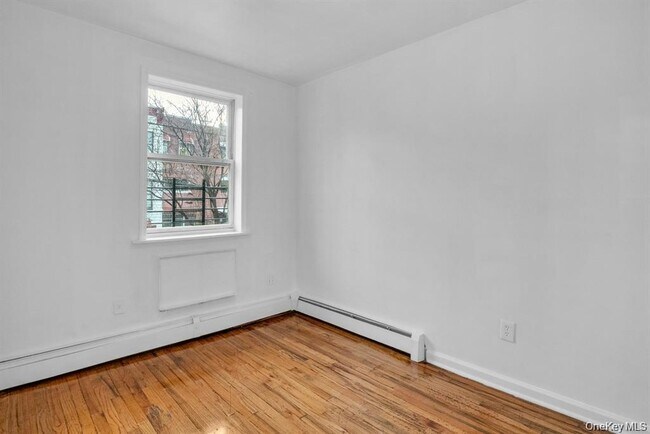 Building Photo - 523 E 148th St