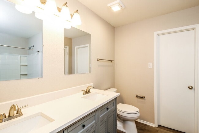 Building Photo - 13805 Canyon Ranch Rd