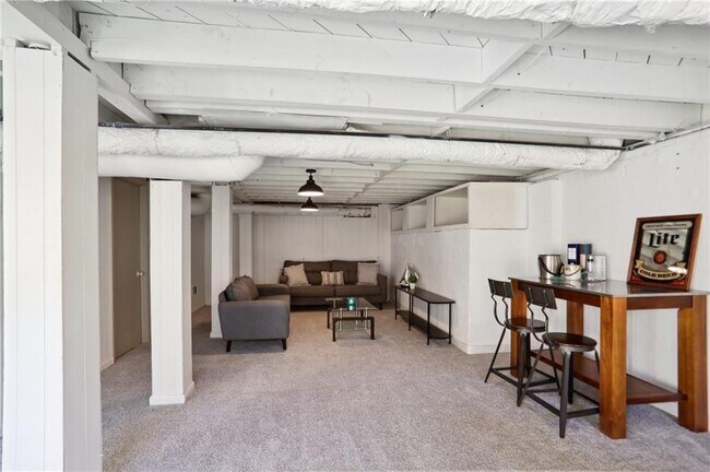 Building Photo - 1687 Porter Dr NW