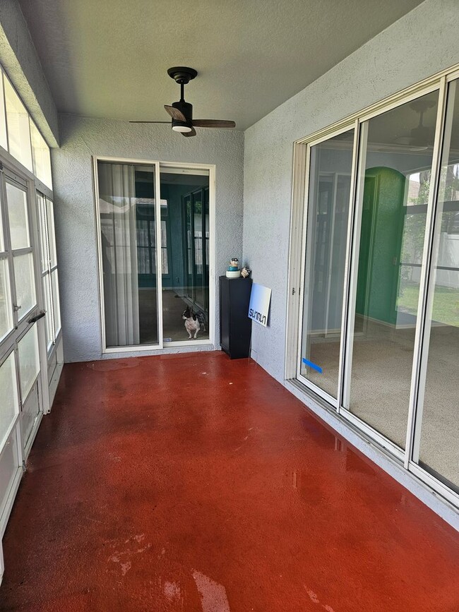 Building Photo - One-year lease starting in January, with free move-in for December.