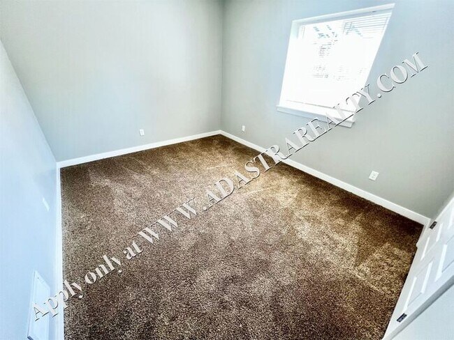 Building Photo - Beautiful Home in Independence-Available in JULY!!
