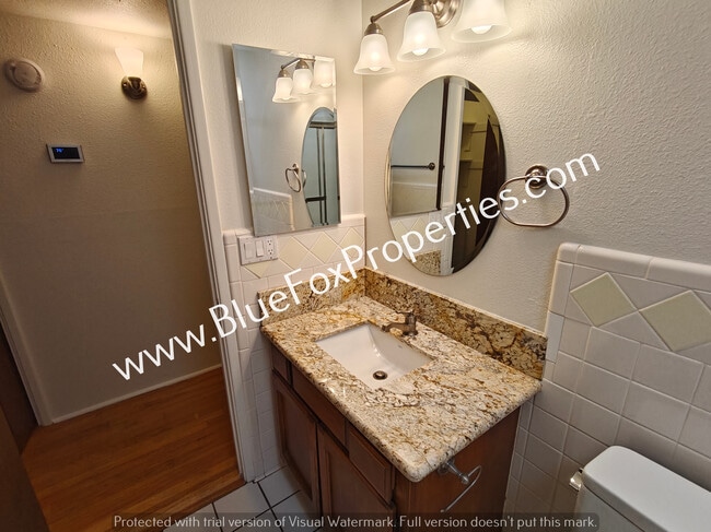 Building Photo - 1201 N Tracy Ave