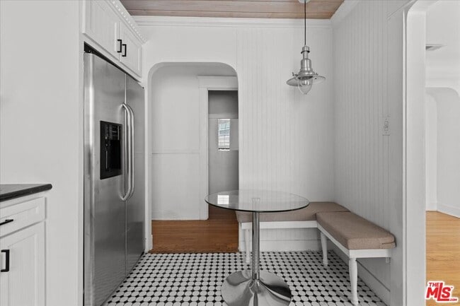 Building Photo - 1018 Havenhurst Dr