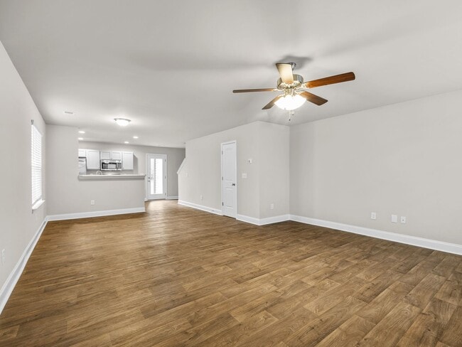 Building Photo - Charming two bedroom two and a half bathroom ready for you to call home!