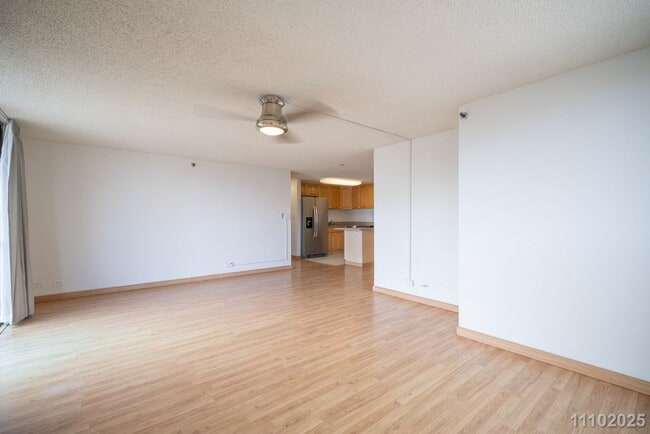 Building Photo - Move-In Ready & Conveniently Located 2BR / 1BA / 1PKG PARKSIDE TOWER – MCCULLY