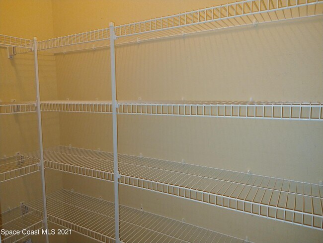 Building Photo - 490 Bismarck Way