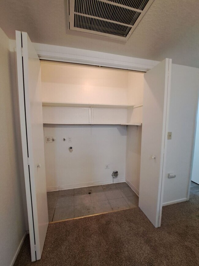 Building Photo - Spacious 3-Bedroom Home Steps from Addams ...