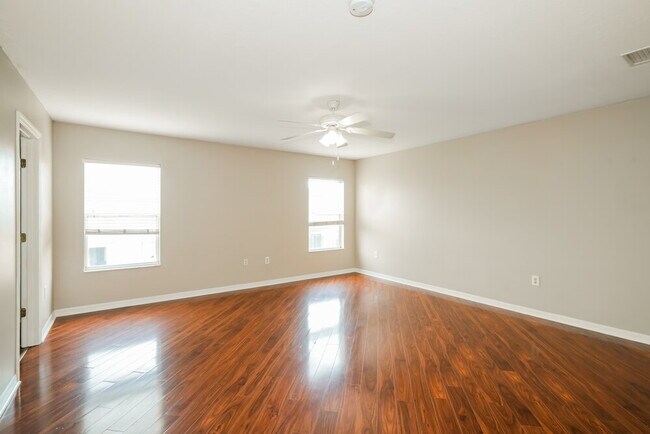 Building Photo - 12116 Tree Haven Ave