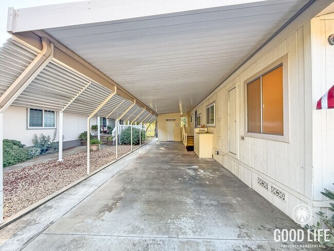 Building Photo - Beautiful 2B 2BA Home w/ AC, Parking, W/D, and Community Amenities!