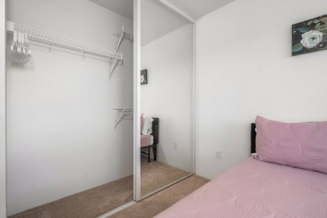 Building Photo - Furnished Townhome with Garage, 3 bedroom/2.5 Bathroom at Kamalani Flats