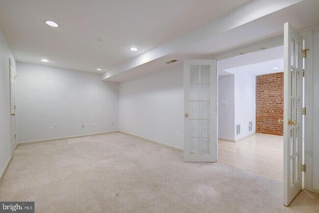 Building Photo - 6710 Persimmon Tree Rd