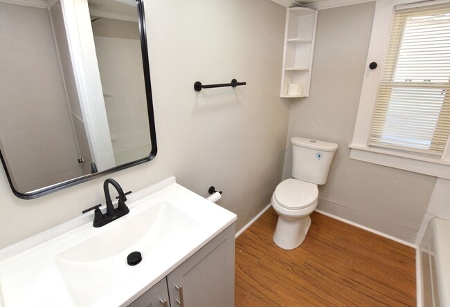 Building Photo - 734 Park Ave