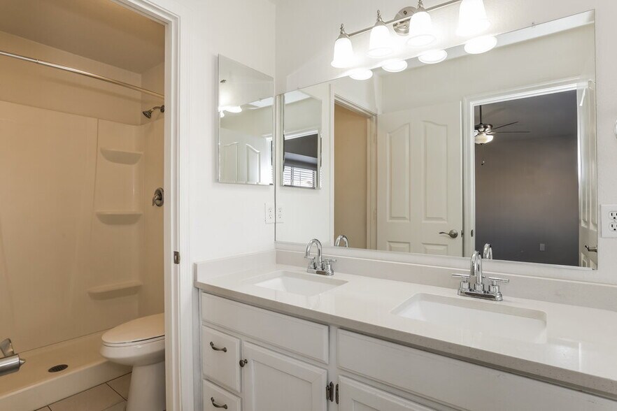 Building Photo - 12218 W Cambridge Ave