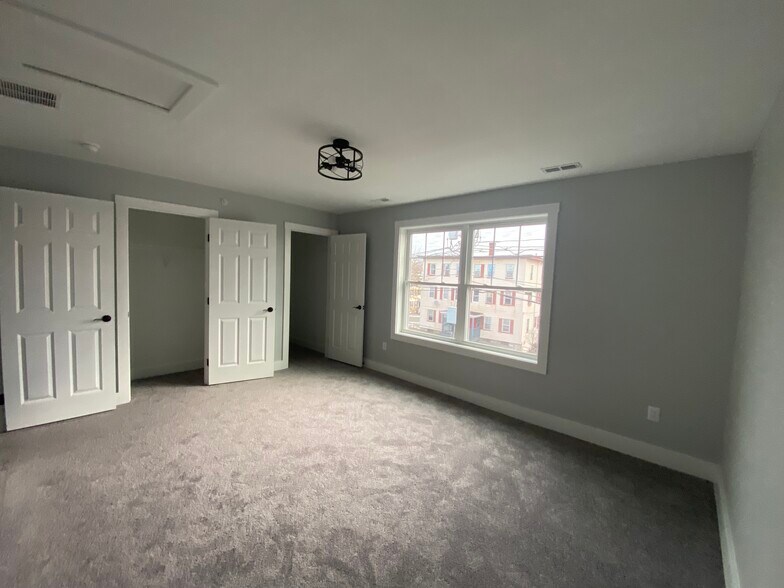 Building Photo - 32 Main St