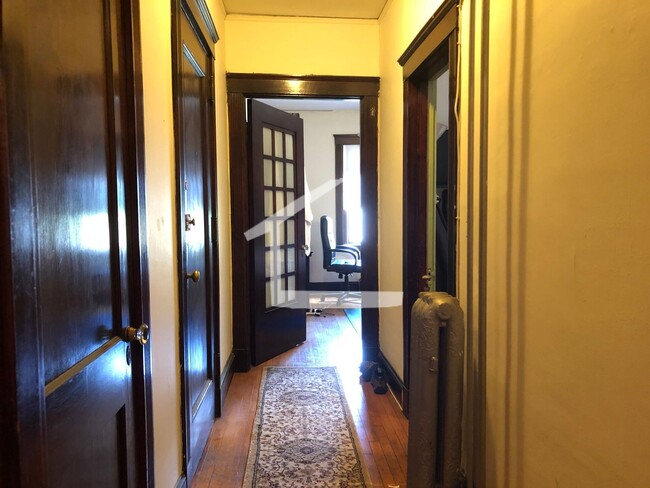 Building Photo - Washington Sq. in Brookline. Heat and Hot ...
