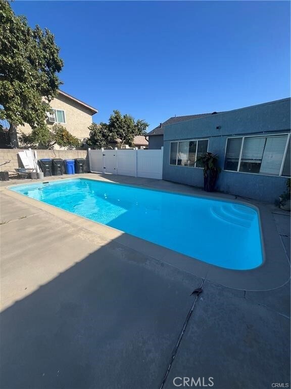 Building Photo - 12213 Pine St