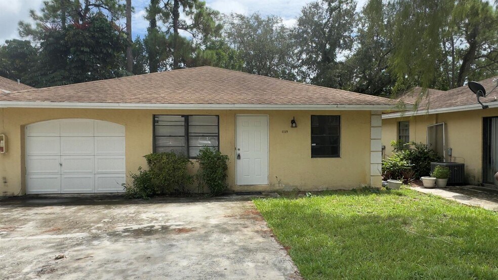 Primary Photo - 1119 Goldenrod Rd