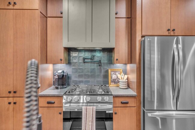 Building Photo - 1701 Portland Ave