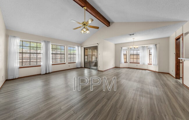 Building Photo - 138 Willow Cir