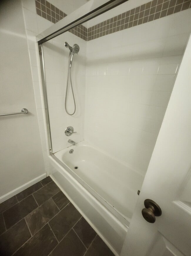 Building Photo - 2516 W Plum St