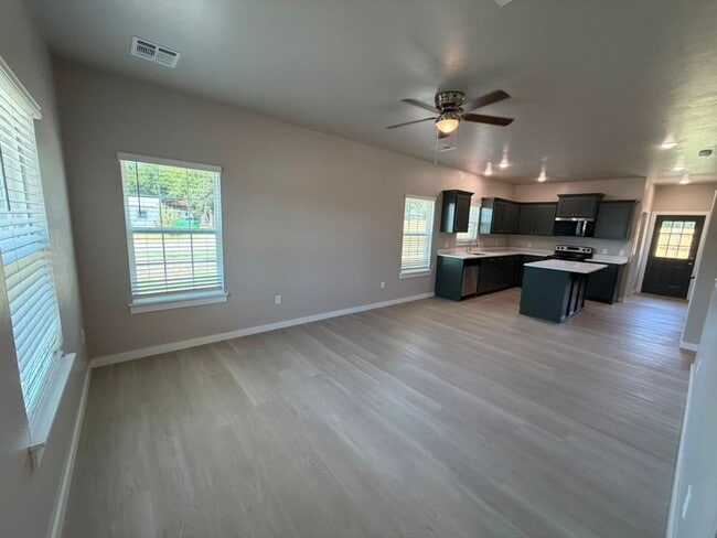 Building Photo - New Construction with Stylish Design & Fenced Backyard in Lawton