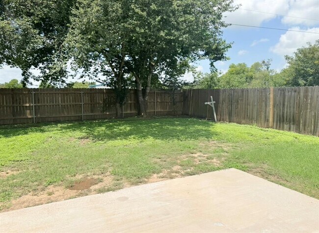Building Photo - 1306 Meadow Cove