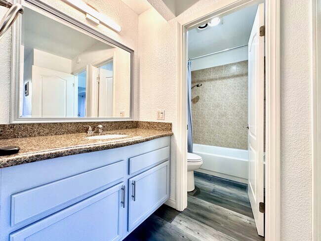 Building Photo - 615 Fredricks Ave