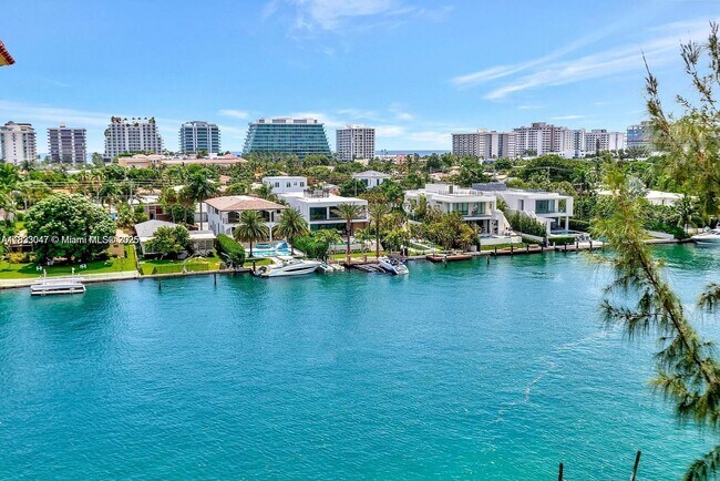 Building Photo - 9341 E Bay Harbor Dr