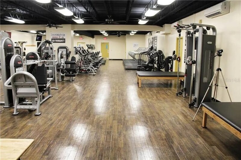 Building Photo - 2402 Ecuadorian Way