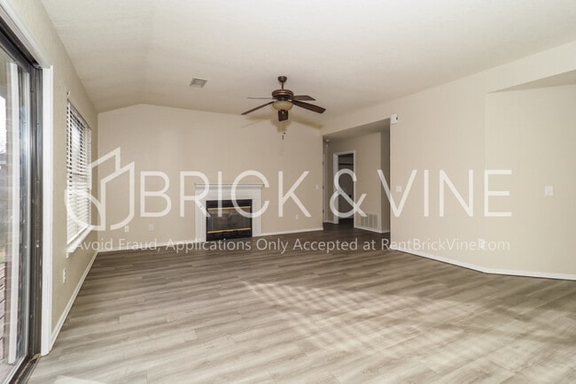 Building Photo - 108 Woodgate Dr