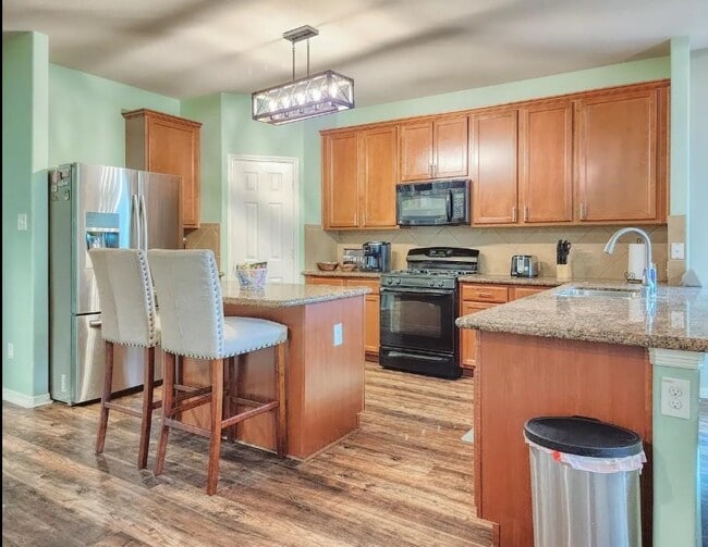 Building Photo - 2706 Lakecrest Way Dr