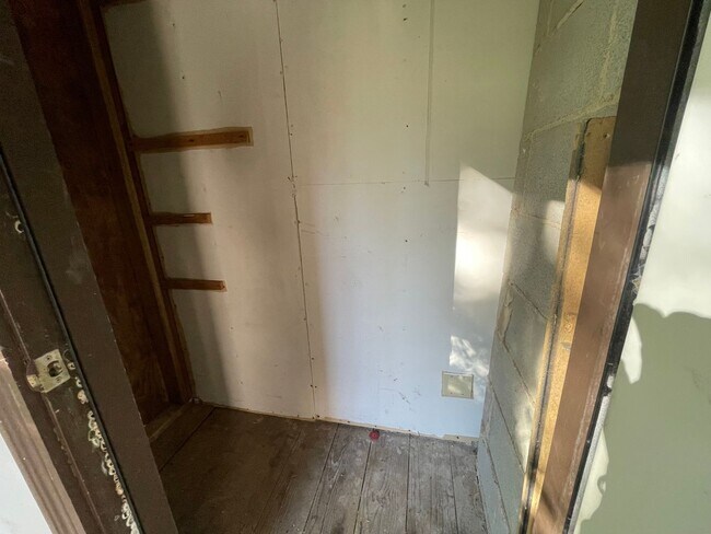 Building Photo - 2Bd/2Ba Unit Located in a Lovely Private Neighborhood in Happy Valley ~ Detached Garage, Washer &...